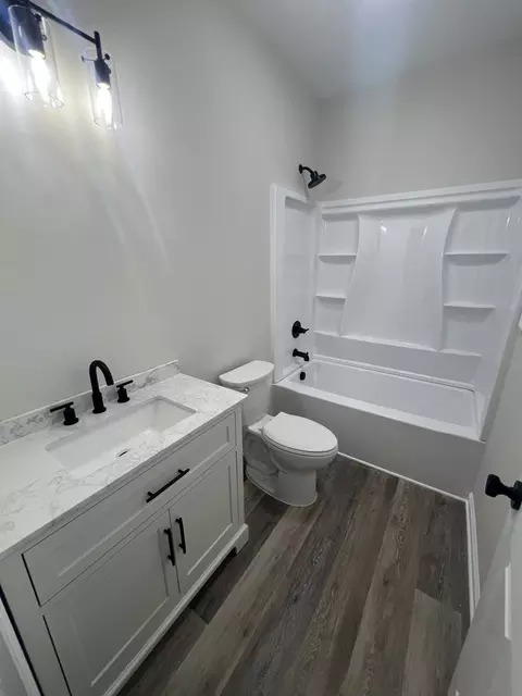 Bath - 929 Terry St, Pulaski, TN 38478 photo 3 of 4