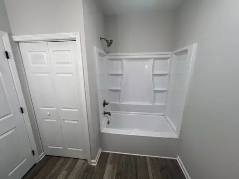 Bath - 929 Terry St, Pulaski, TN 38478 photo 2 of 4
