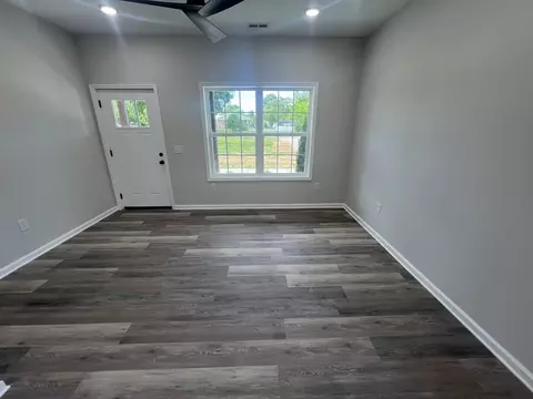 Living - 929 Terry St, Pulaski, TN 38478 photo 4 of 4