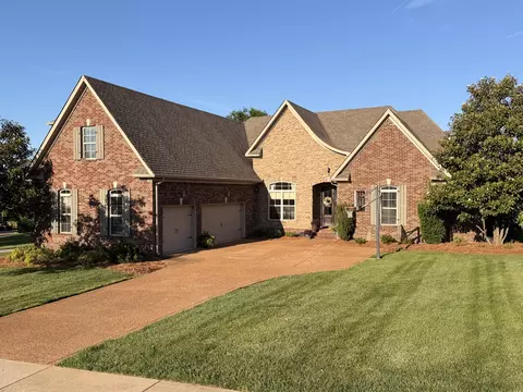 104 N Scarbrough Ct, Gallatin, TN 37066