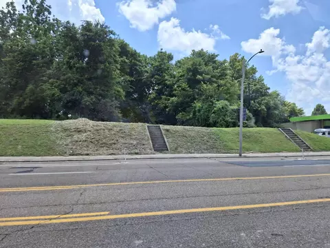 481 E H Crump Blvd, Memphis, TN 38126