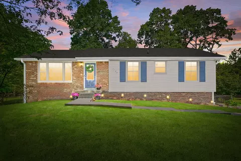 2222 Robin Dr, Clarksville, TN 37042