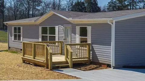 176 Meadow Lawn Dr, Englewood, TN 37329