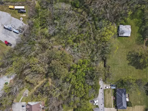 18 Robinson Dr, Chattanooga, TN 37421