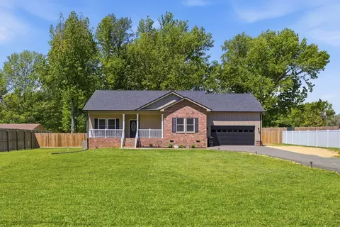208 Avalon Dr, Paris, TN 38242