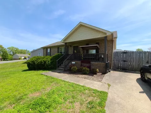 1319 Chucker Dr, Clarksville, TN 37042