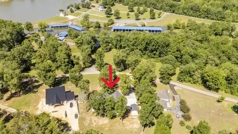621 Bradley Ln, Bath Springs, TN 38311