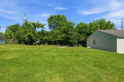 Exterior - 442 Crescent Dr, Springfield, TN 37172 photo 3 of 6