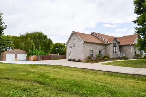 1003 Roland Ct, Cottontown, TN 37048