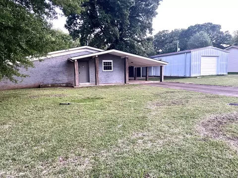 1612 Tennessee St, Sheffield, AL 35660