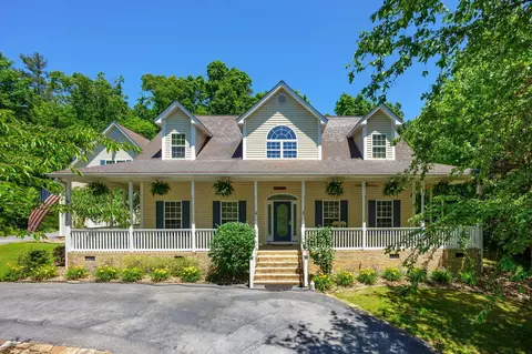 1822 Mountain Bay Dr, Hixson, TN 37343