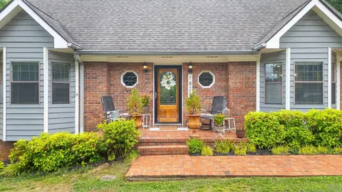 1822 Mountain Bay Dr, Hixson, TN 37343