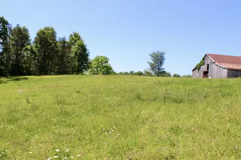7180 Hall Rd, Greenbrier, TN 37073