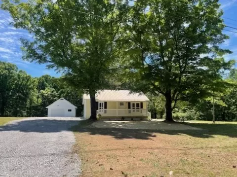 2625 Old Blacktop Rd, Mcewen, TN 37101