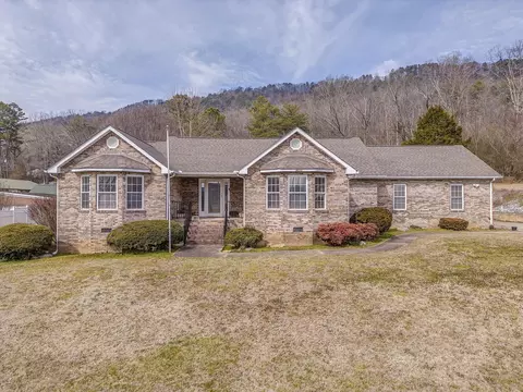 9017 Springfield Rd, Soddy Daisy, TN 37379