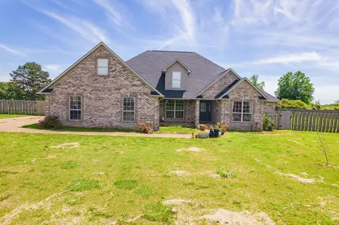 100 Mary Kate Ln, Henderson, TN 38340