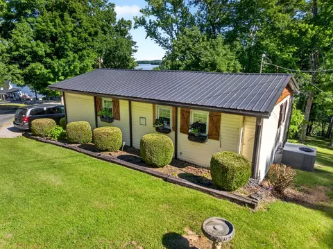 156 Lakeshore Cir, Bumpus Mills, TN 37028
