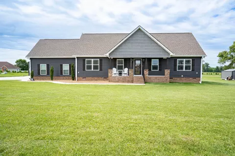 936 Richland Farms Dr, Manchester, TN 37355