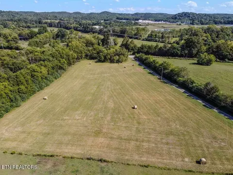 3 Goodfield Rd, Decatur, TN 37322