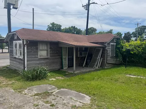 Exterior - 223 N Main St, Dickson, TN 37055 photo 6 of 6