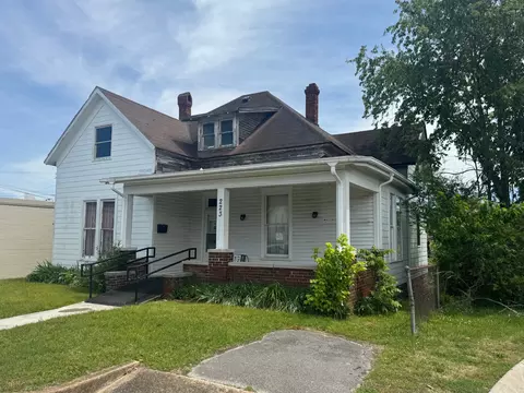 Exterior - 223 N Main St, Dickson, TN 37055 photo 2 of 6