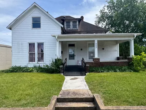 223 N Main St, Dickson, TN 37055