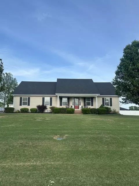 59 Eiffel Tower Ln, Paris, TN 38242