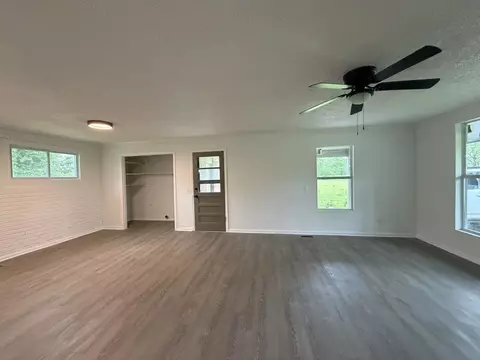 Living - 920 Damron Loop, Counce, TN 38326 photo 2 of 4