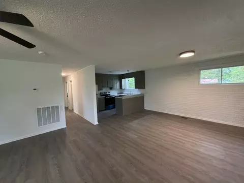 Living - 920 Damron Loop, Counce, TN 38326 photo 4 of 4