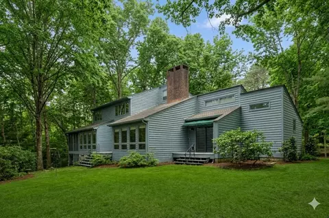 2429 Boston Branch Cir, Signal Mountain, TN 37377