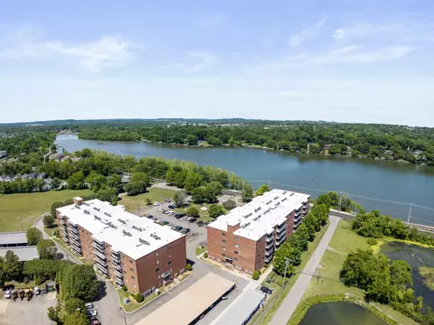 200 Sanders Ferry Rd #2406, Hendersonville, TN 37075