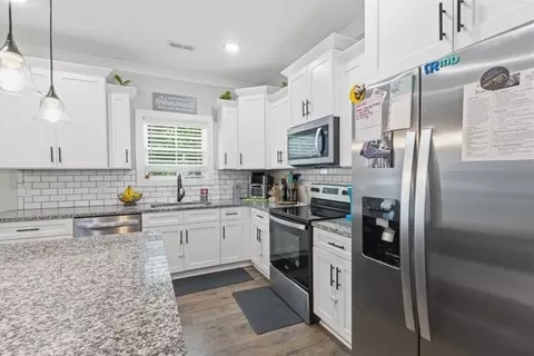 Kitchen - 208 15th Ave E, Springfield, TN 37172 photo 3 of 3