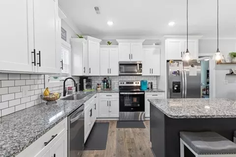 Kitchen - 208 15th Ave E, Springfield, TN 37172 photo 2 of 3