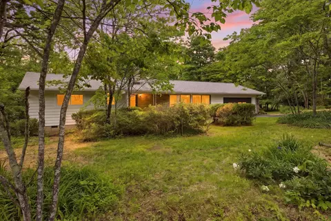 104 Pinehurst Ln, Signal Mountain, TN 37377
