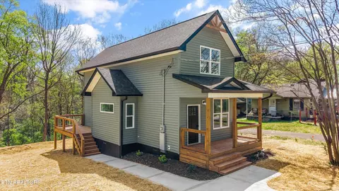 376 Nash Rd, Knoxville, TN 37914