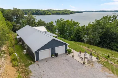 1016 Pointe Of View Ln, Stewart, TN 37175