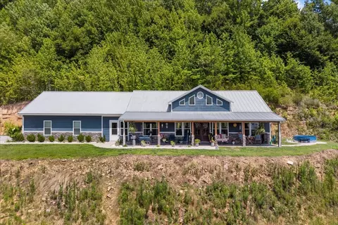 1016 Pointe Of View Ln, Stewart, TN 37175