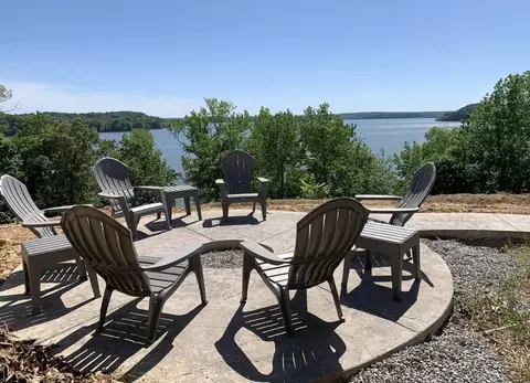 1016 Pointe Of View Ln, Stewart, TN 37175