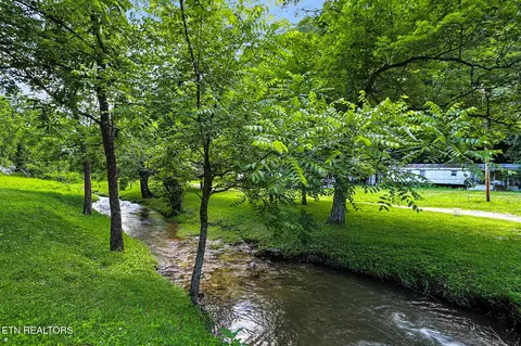 553 Caney Creek Rd, Sevierville, TN 37863