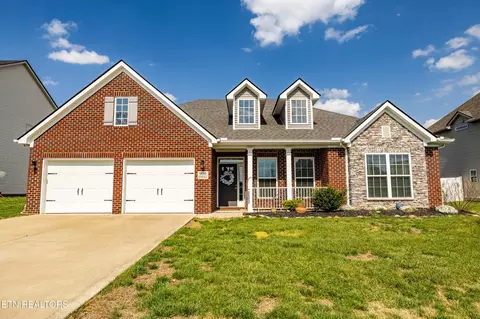 908 Brookwood Ln, Maryville, TN 37801