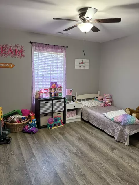 Bedroom - 622 2nd Ave S, Loretto, TN 38469 photo 2 of 3