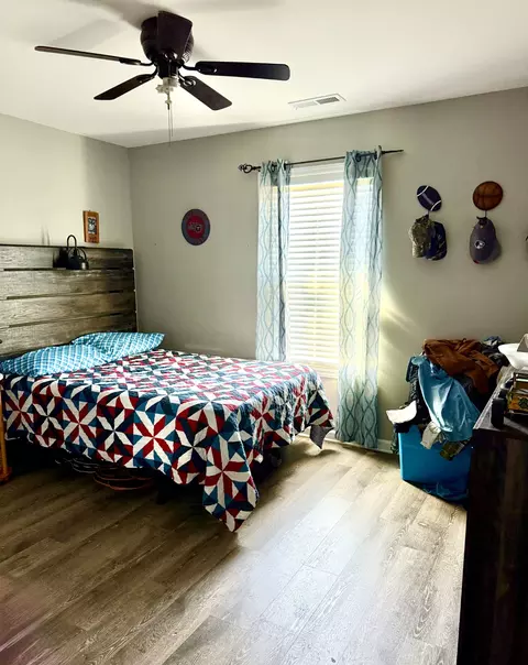 Bedroom - 622 2nd Ave S, Loretto, TN 38469 photo 3 of 3