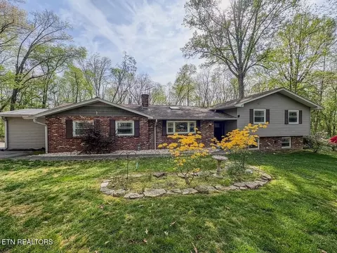 112 Newcrest Ln, Oak Ridge, TN 37830