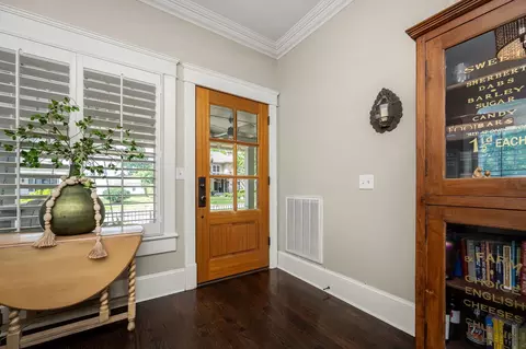 Entry Way - 512 E College St, Murfreesboro, TN 37130 photo 3 of 6