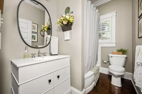 Bath - 512 E College St, Murfreesboro, TN 37130 photo 2 of 6