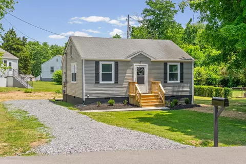 303 Park Ln, Clarksville, TN 37042