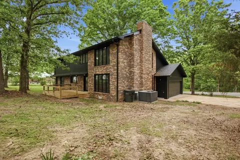 102 Parkwood Ln, Hohenwald, TN 38462