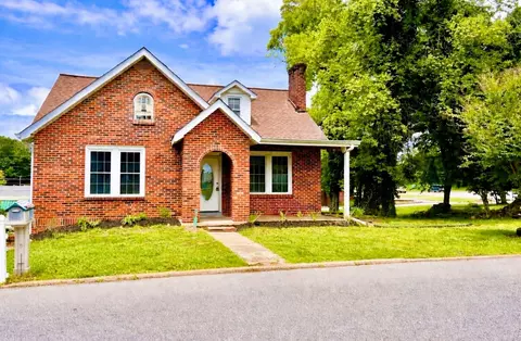 122 W Lake St, Camden, TN 38320