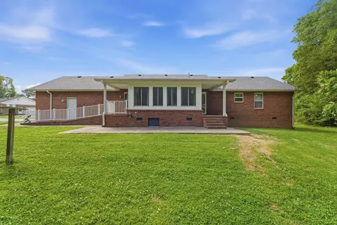 Exterior - 404 Heikens Dr, Decherd, TN 37324 photo 3 of 5