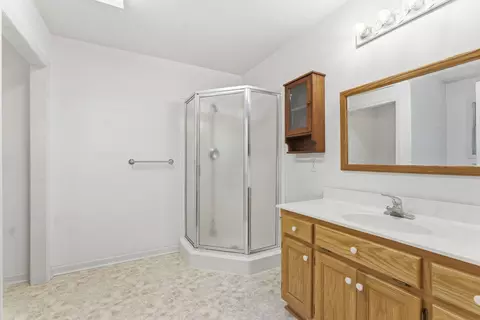 Bath - 404 Heikens Dr, Decherd, TN 37324 photo 1 of 3